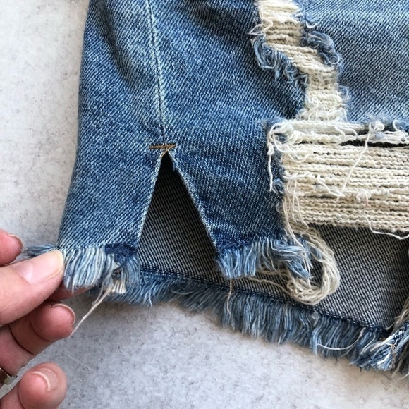 Kendall & Kylie The Iconic Short Distressed High Waist Jean Shorts Size 9/ 29 - Picture 11 of 11